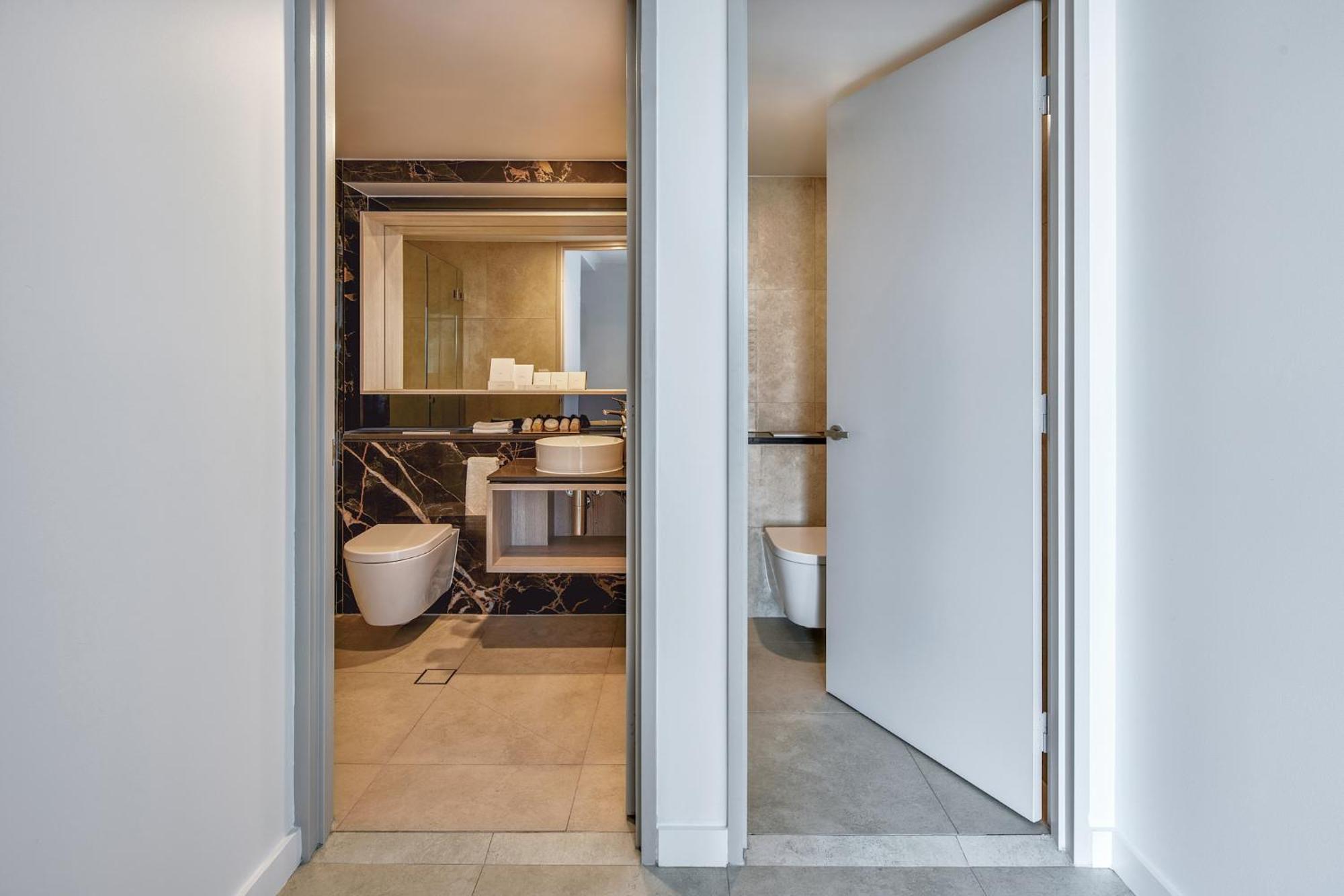 Meriton Suites Aparthotel Canberra