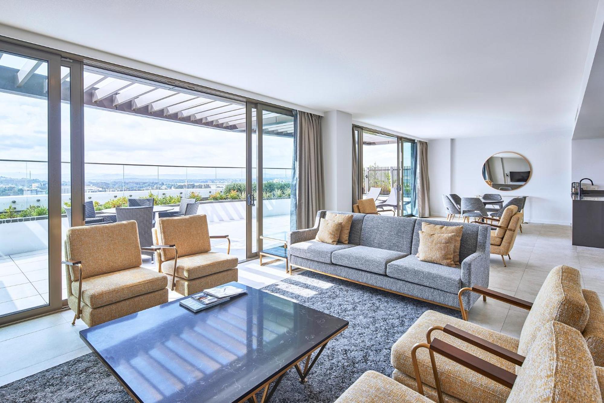 Meriton Suites 5*