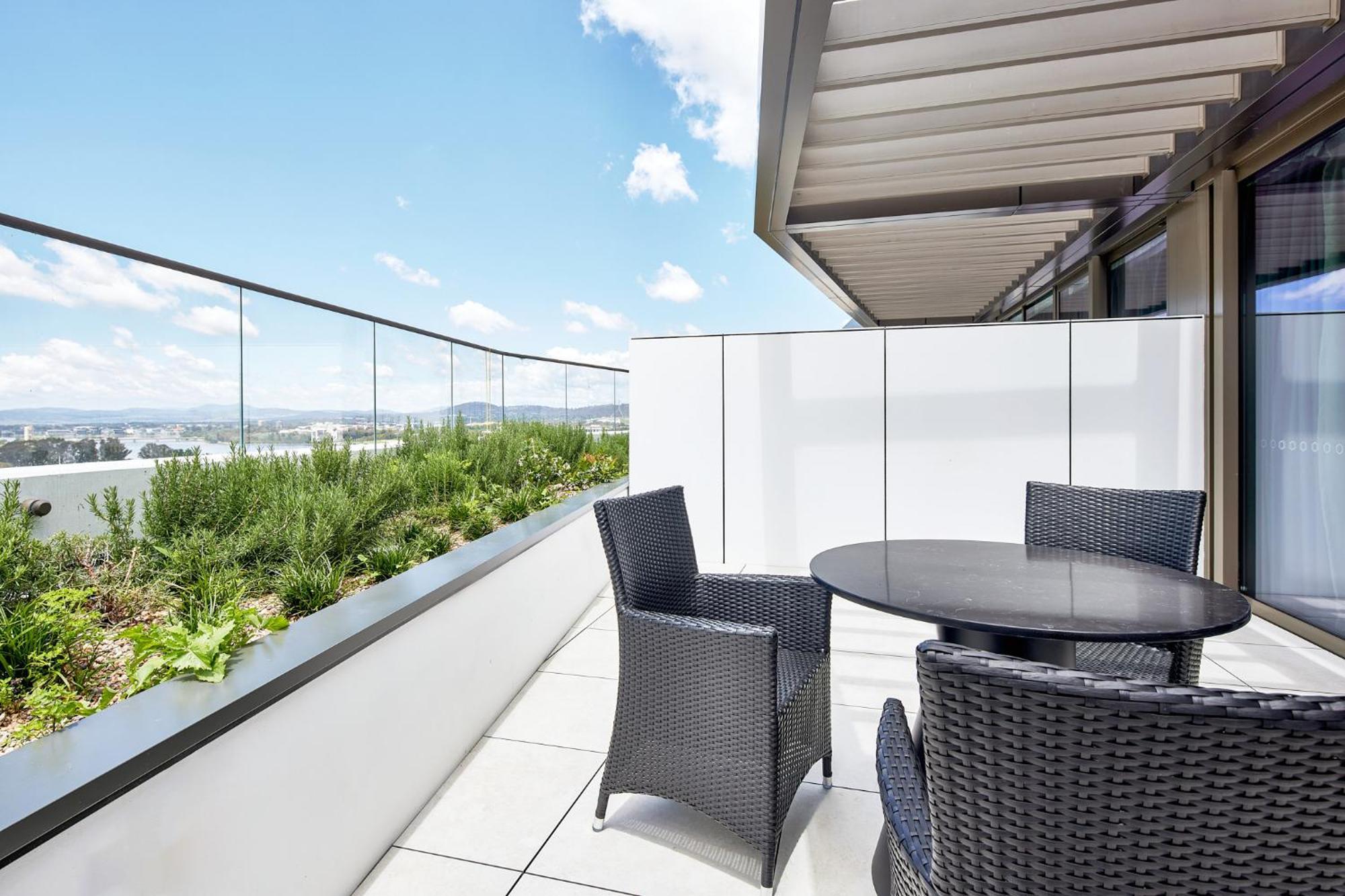 Meriton Suites