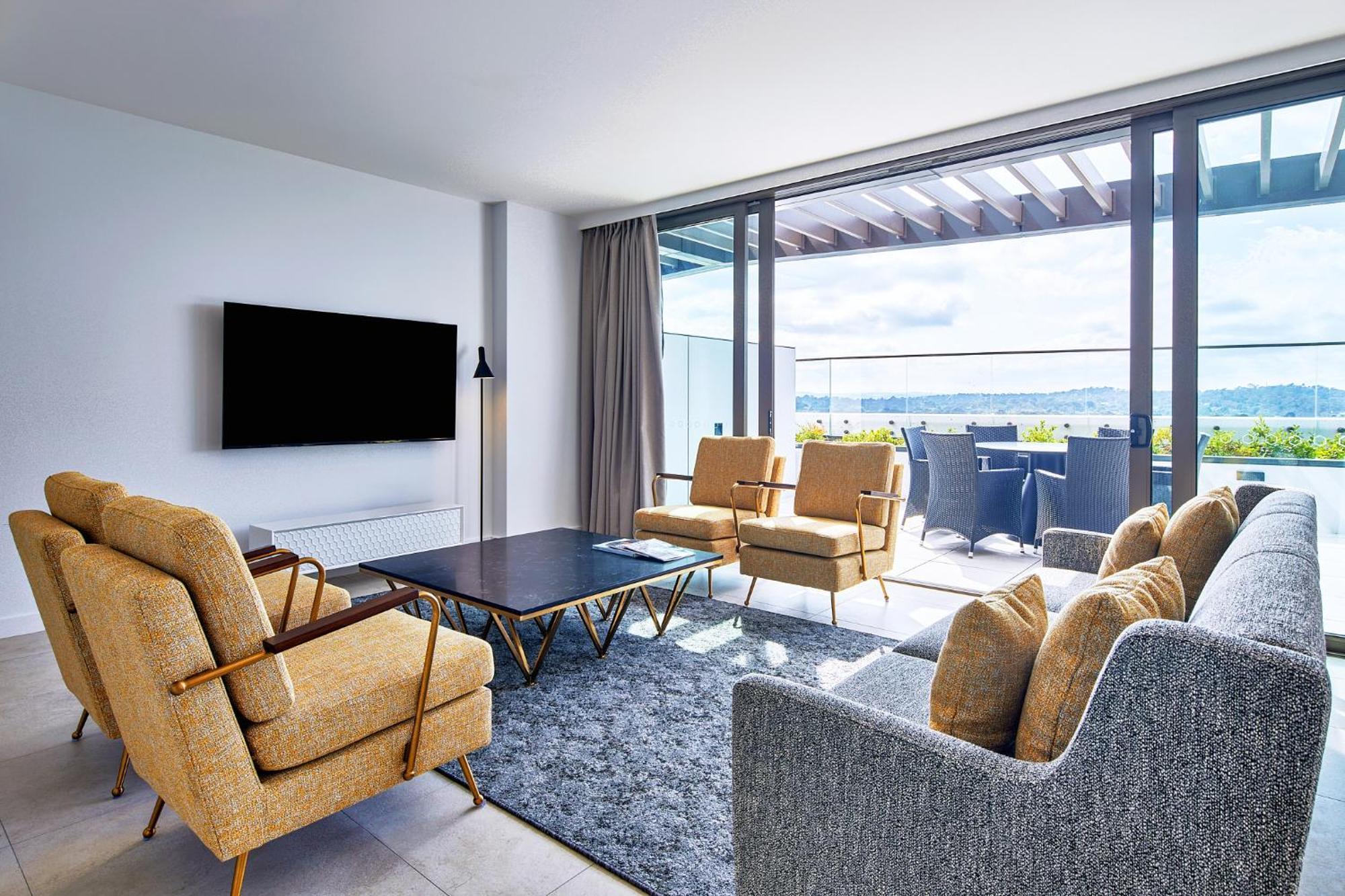 Meriton Suites Aparthotel 5*