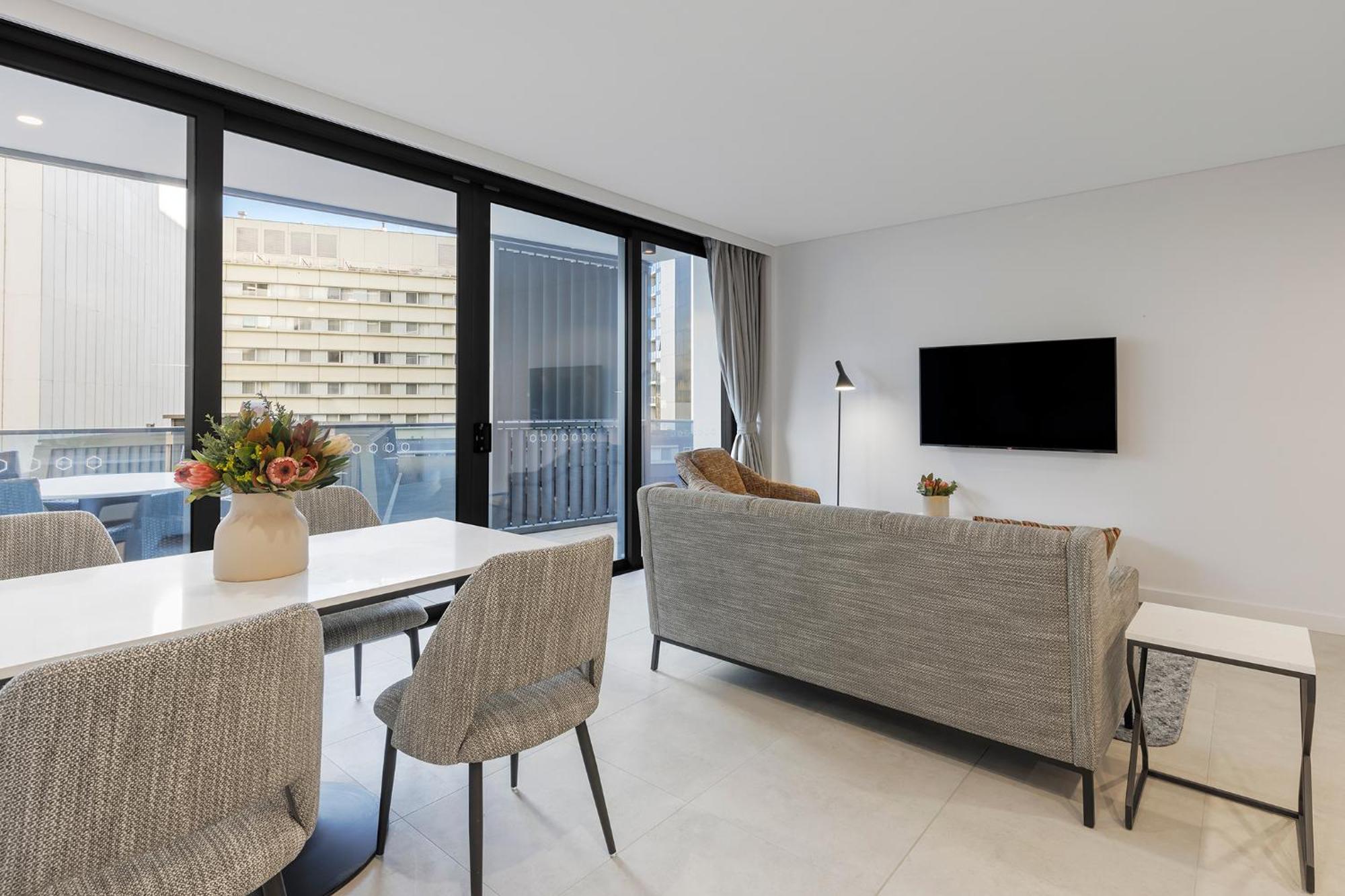 Meriton Suites 5*