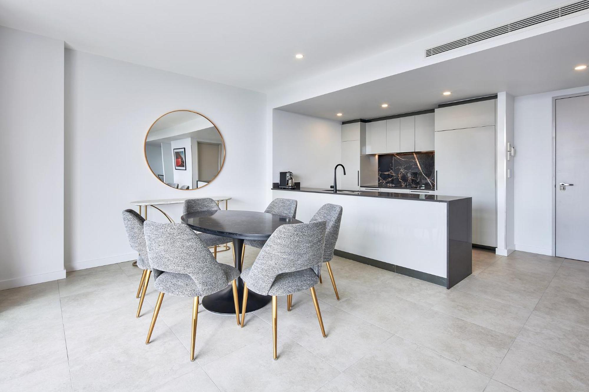 Meriton Suites Aparthotel