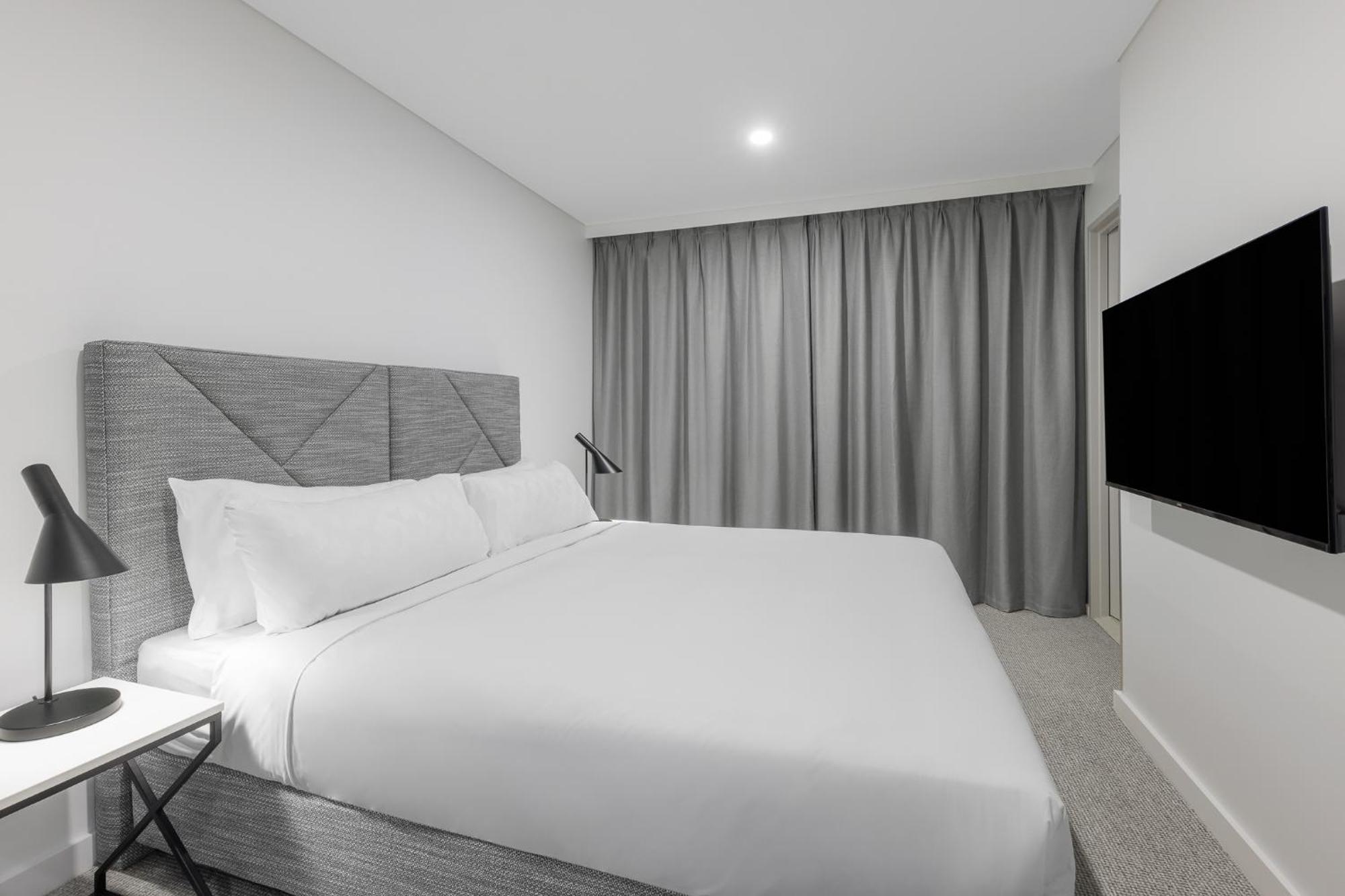 Meriton Suites Canberra