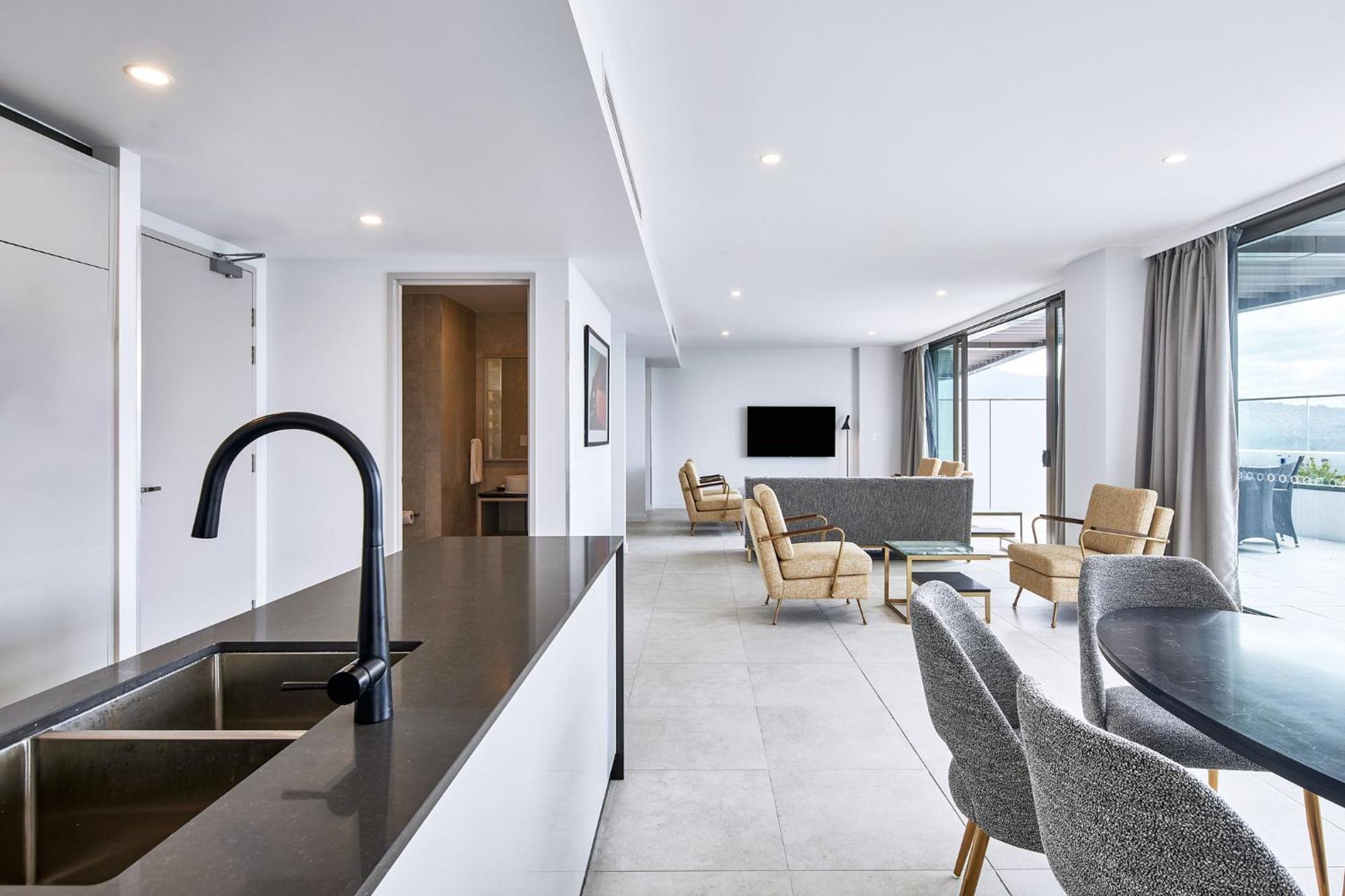 Meriton Suites Canberra