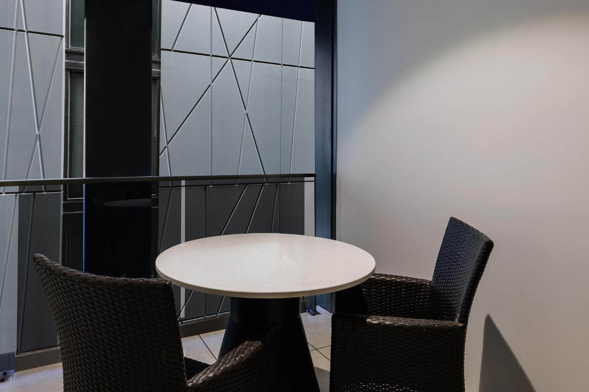 Meriton Suites Aparthotel