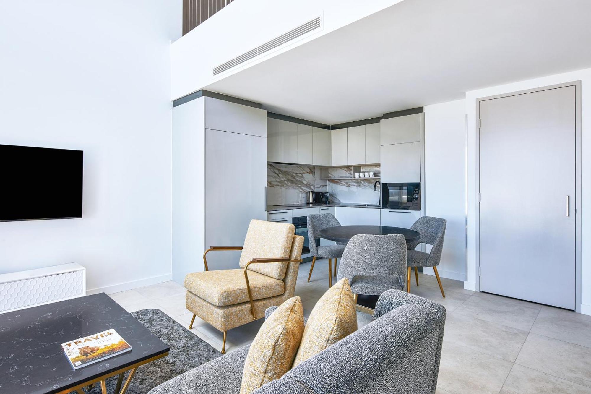 Meriton Suites Aparthotel Canberra