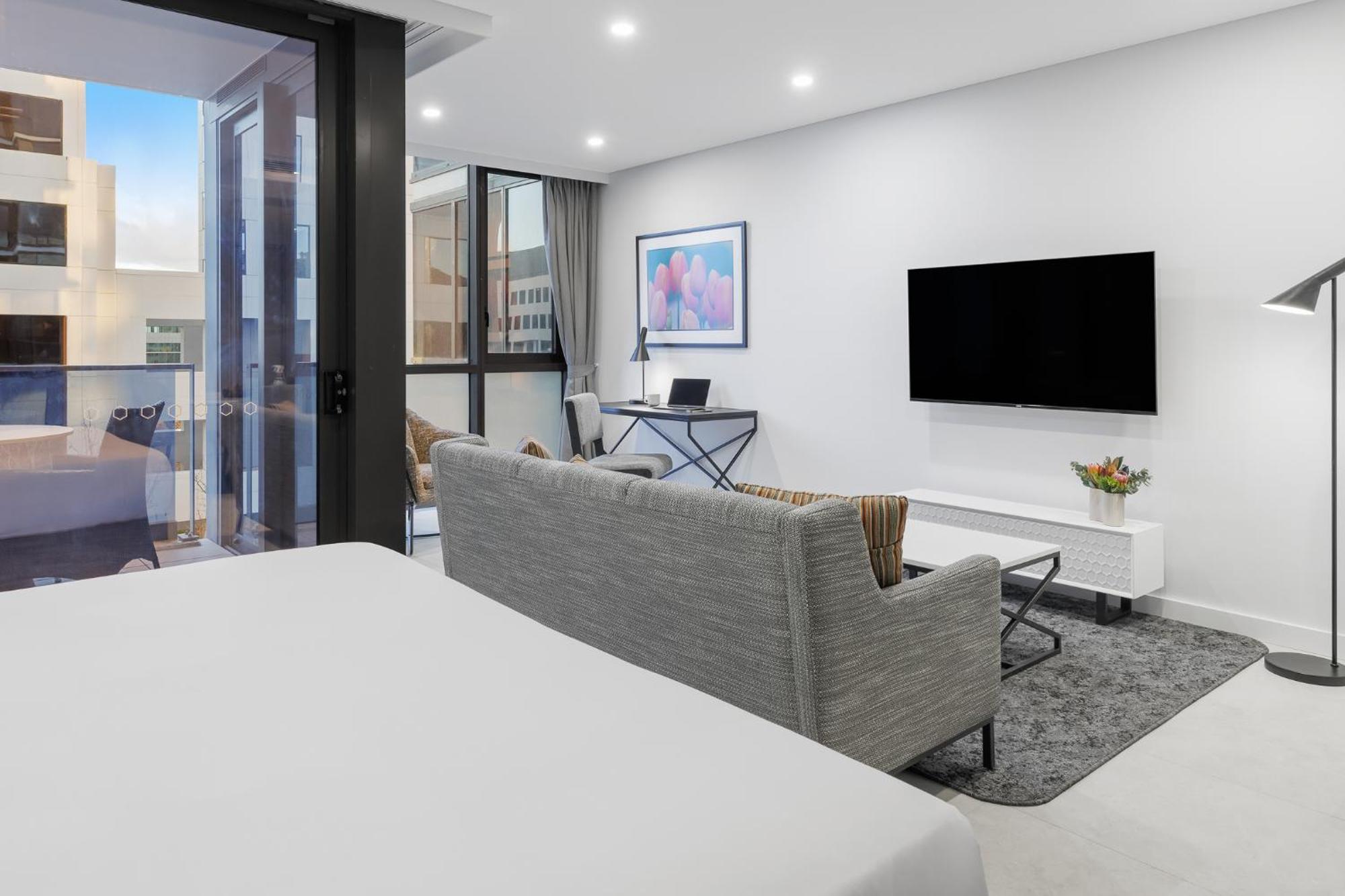 Meriton Suites 5*