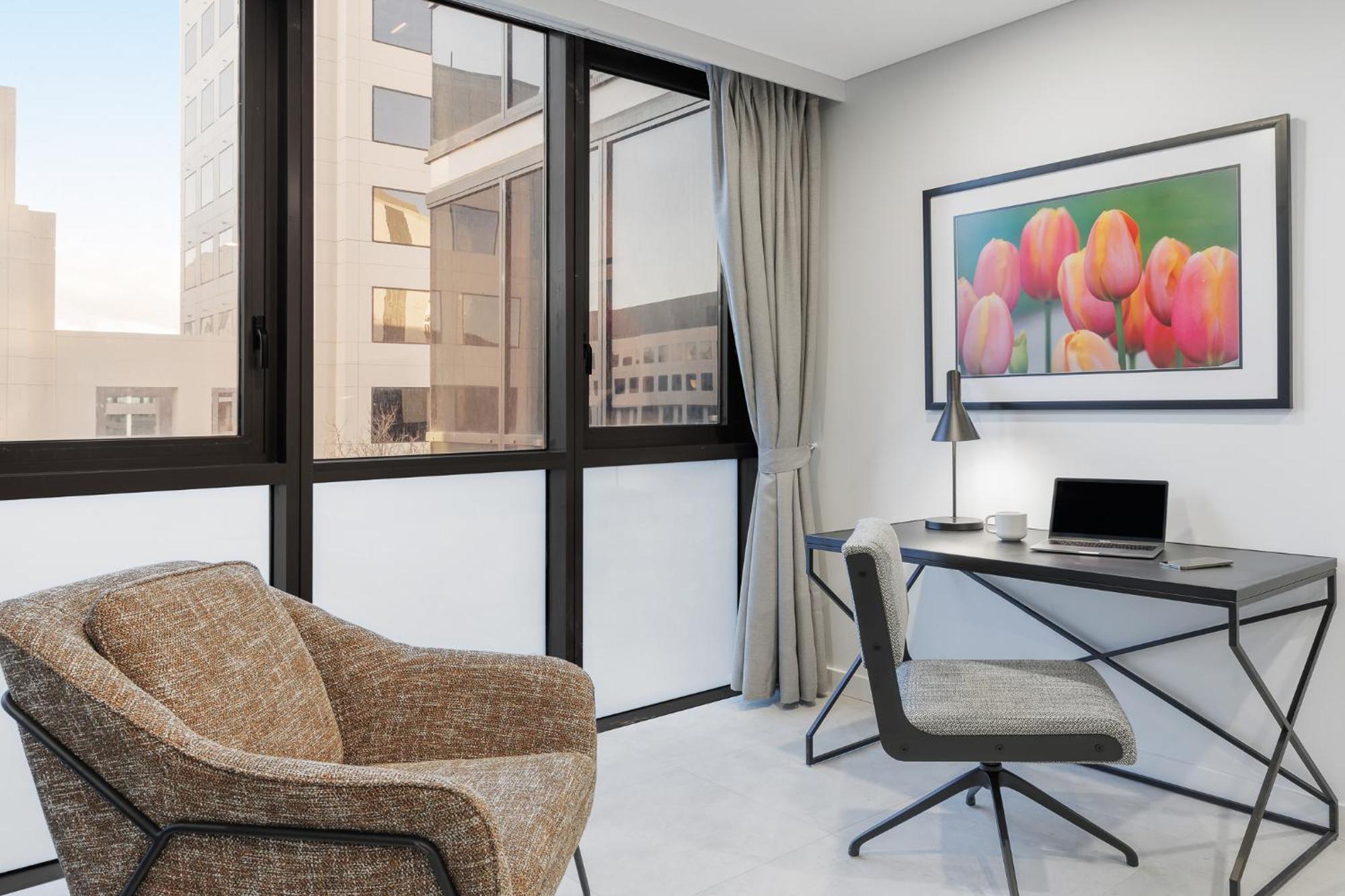Meriton Suites