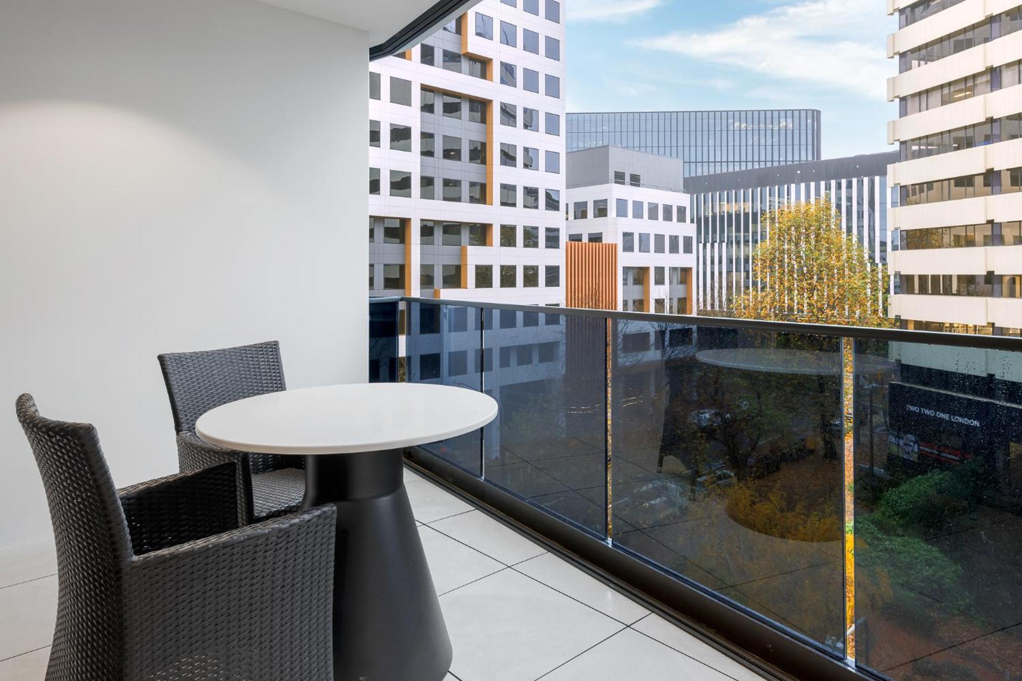 Aparthotel Meriton Suites