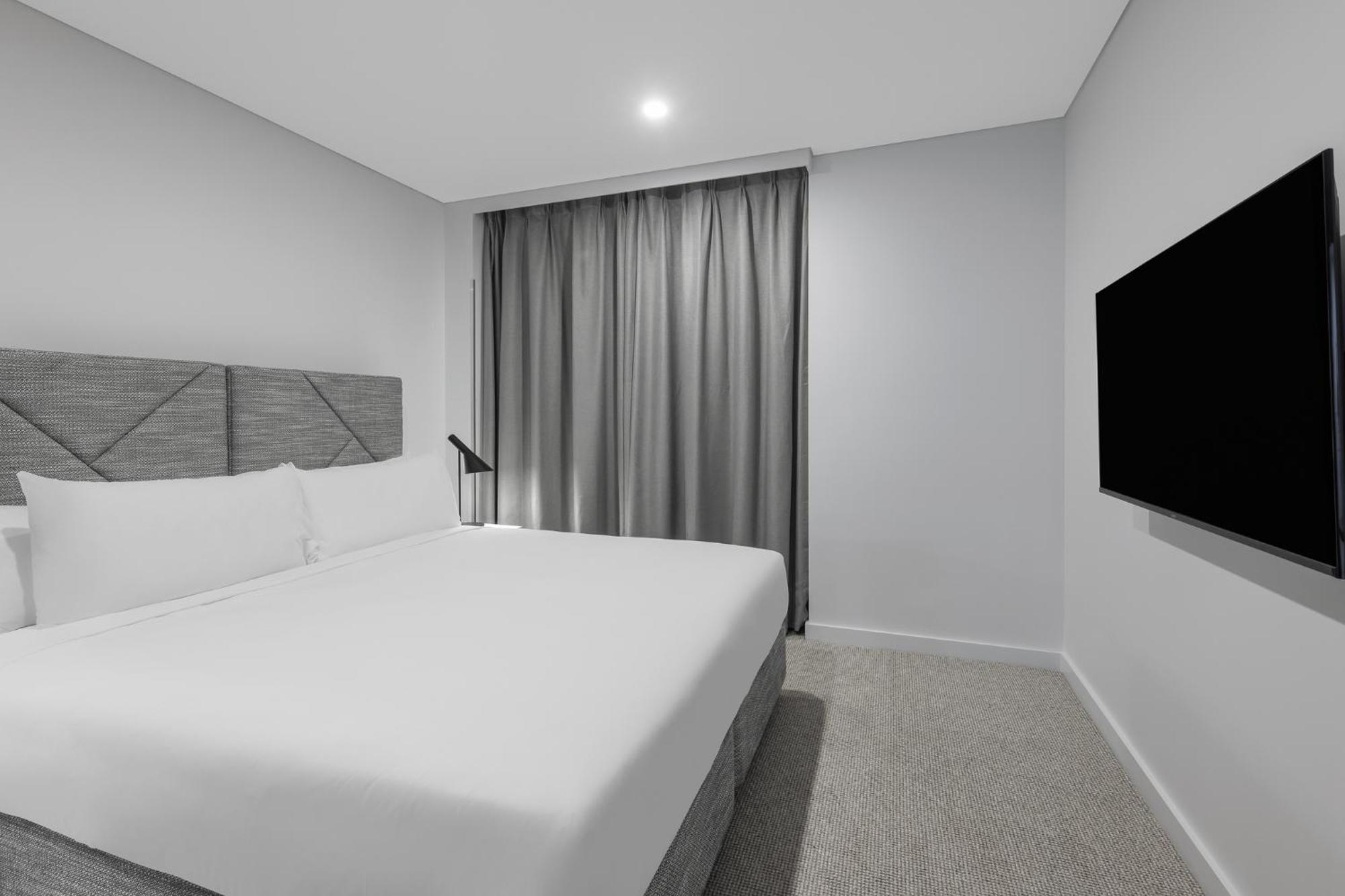 Meriton Suites Aparthotel Canberra