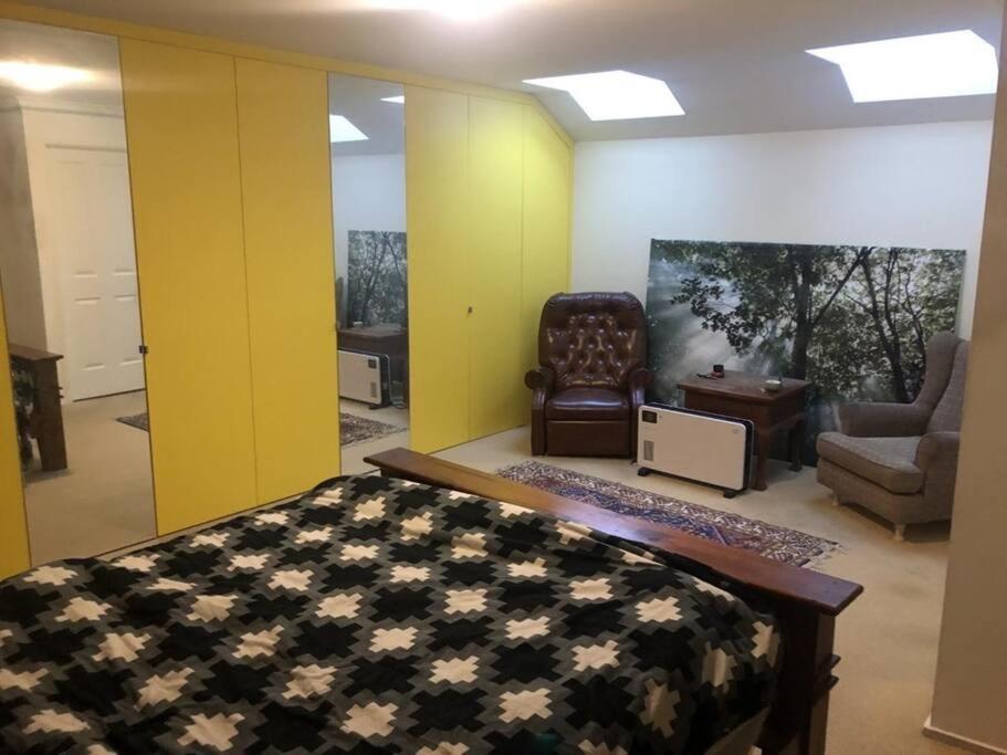 Top-floor, 3-bedroom Apartment-close To Cbd & Anu *