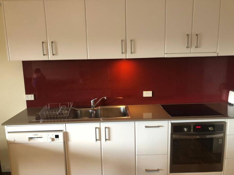 Top-floor, 3-bedroom Apartment-close To Cbd & Anu * Canberra