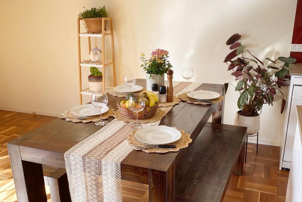 Top-floor, 3-bedroom Apartment-close To Cbd & Anu *