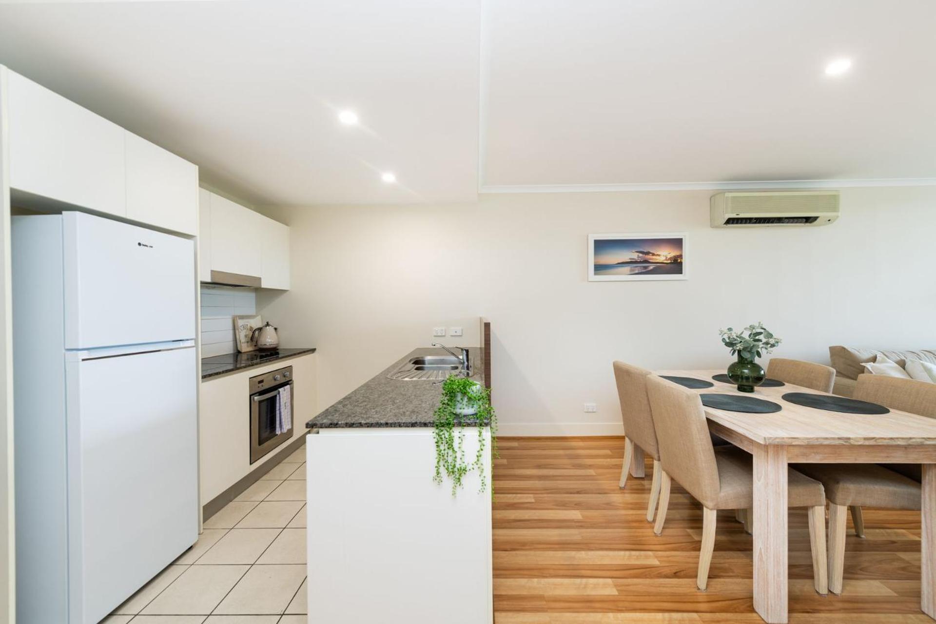 Avenue 16 * Canberra