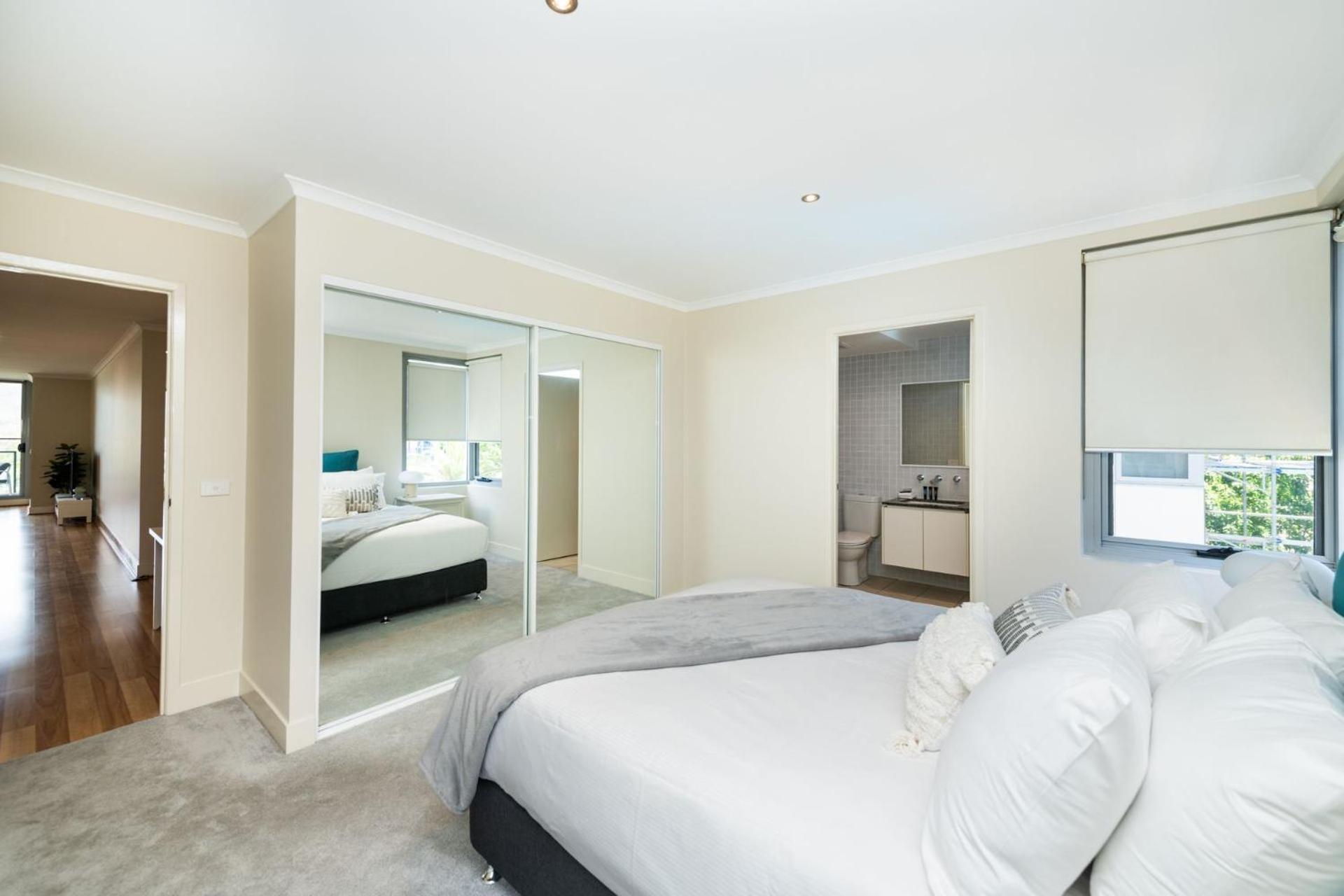 Avenue 16 * Canberra