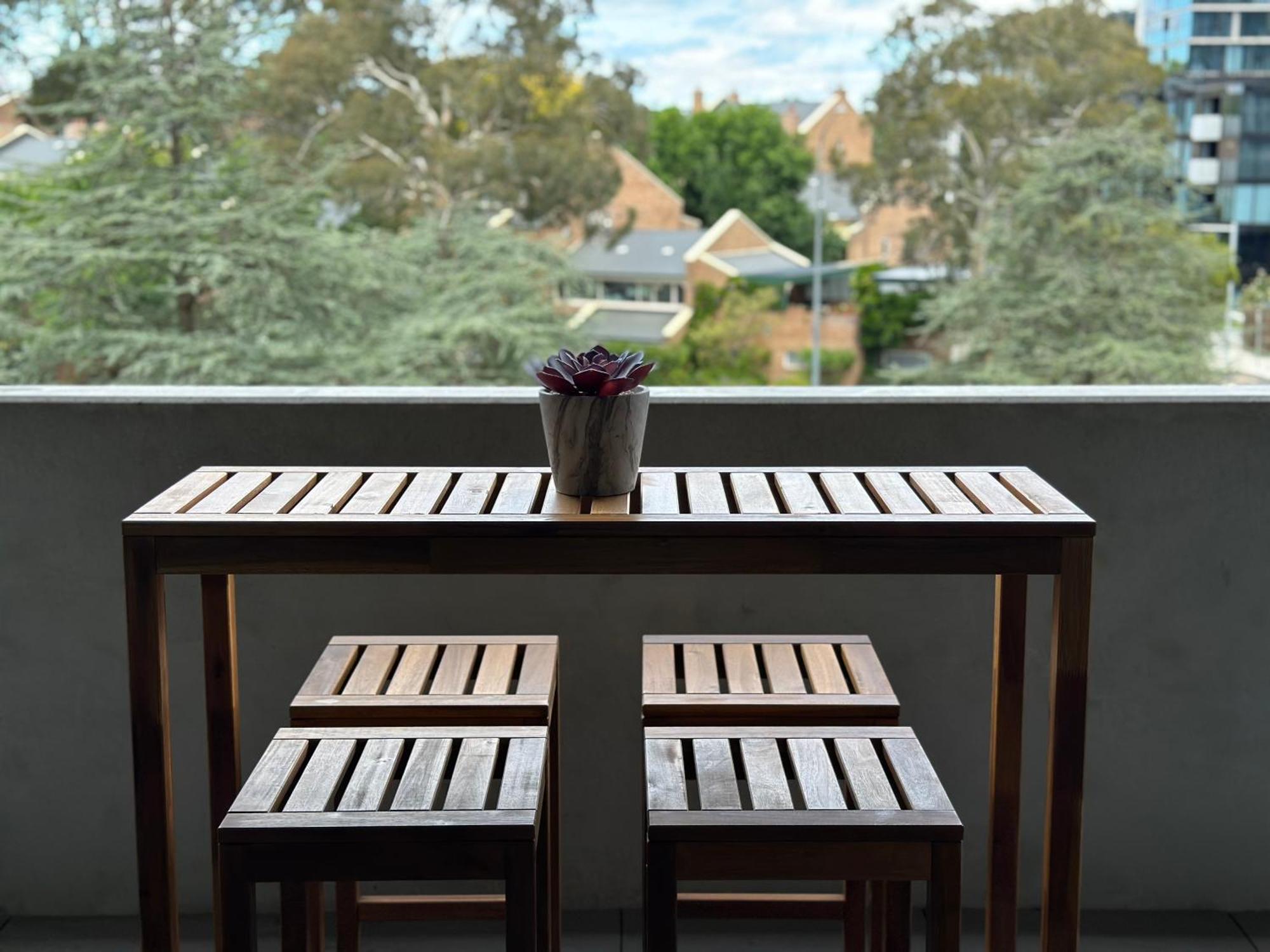 Modern And Quiet In Canberra