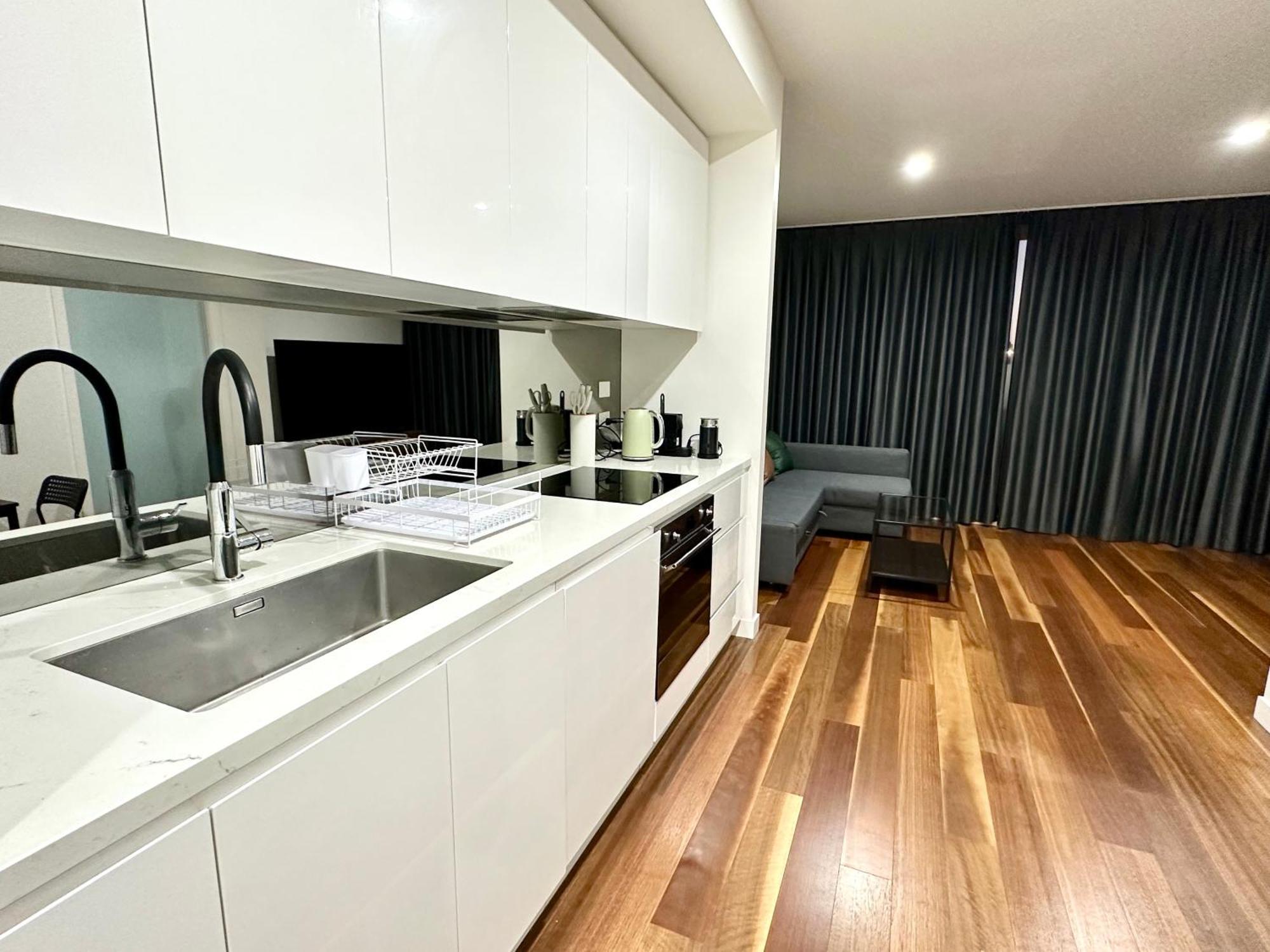 Modern And Quiet In Apartment *