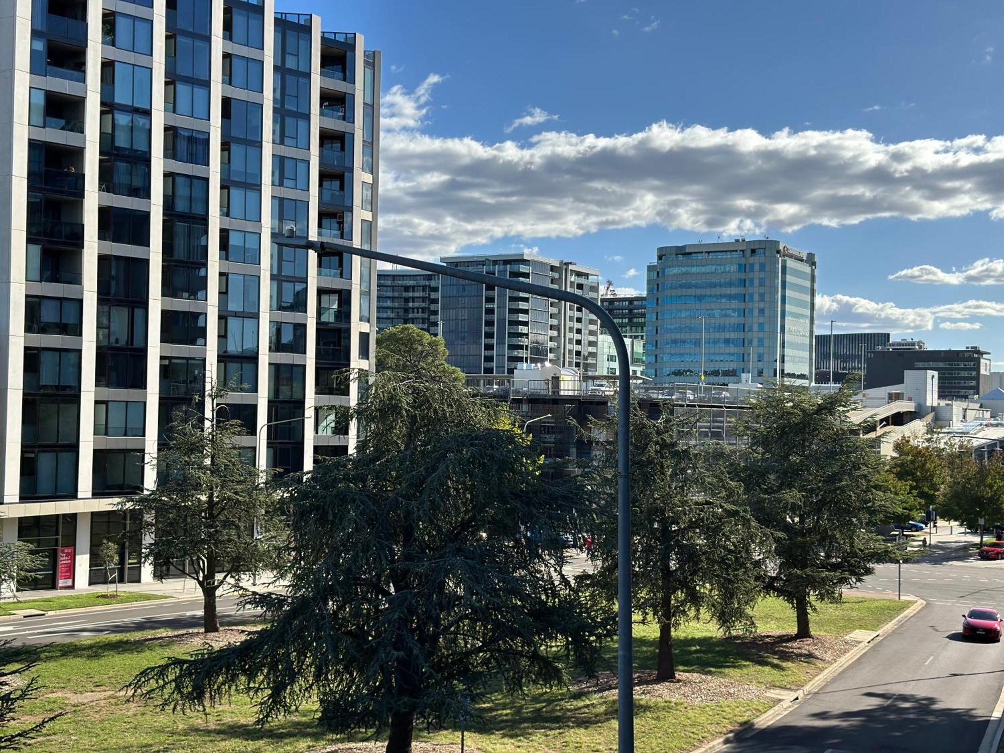 Modern And Quiet In * Canberra