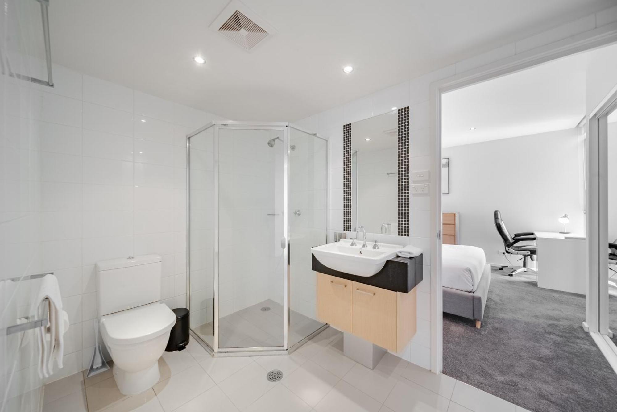 Stylish 1-bed Flat With Pool Bbq & Sauna Access Apartment Canberra