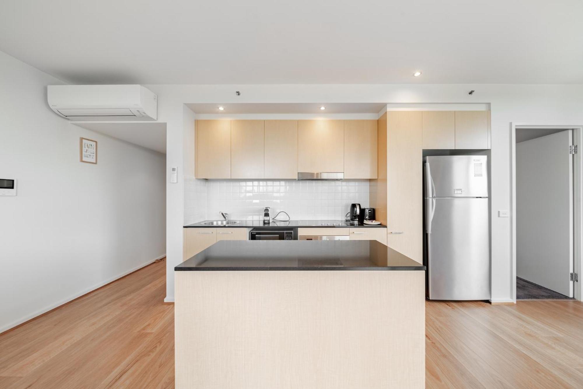 Stylish 1-bed Flat With Pool Bbq & Sauna Access Canberra