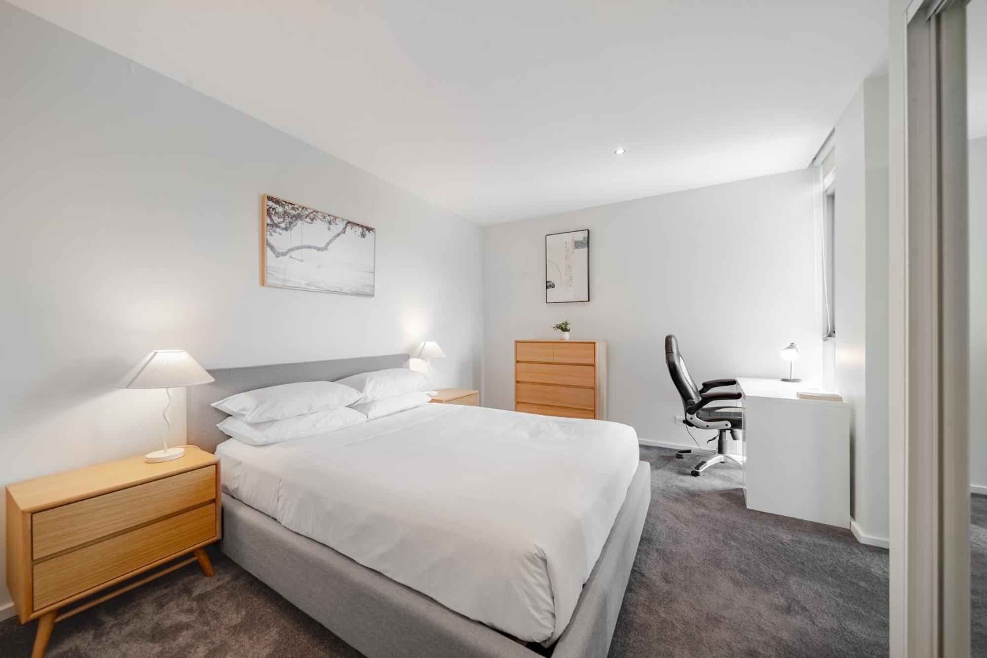 Stylish 1-bed Flat With Pool Bbq & Sauna Access Canberra