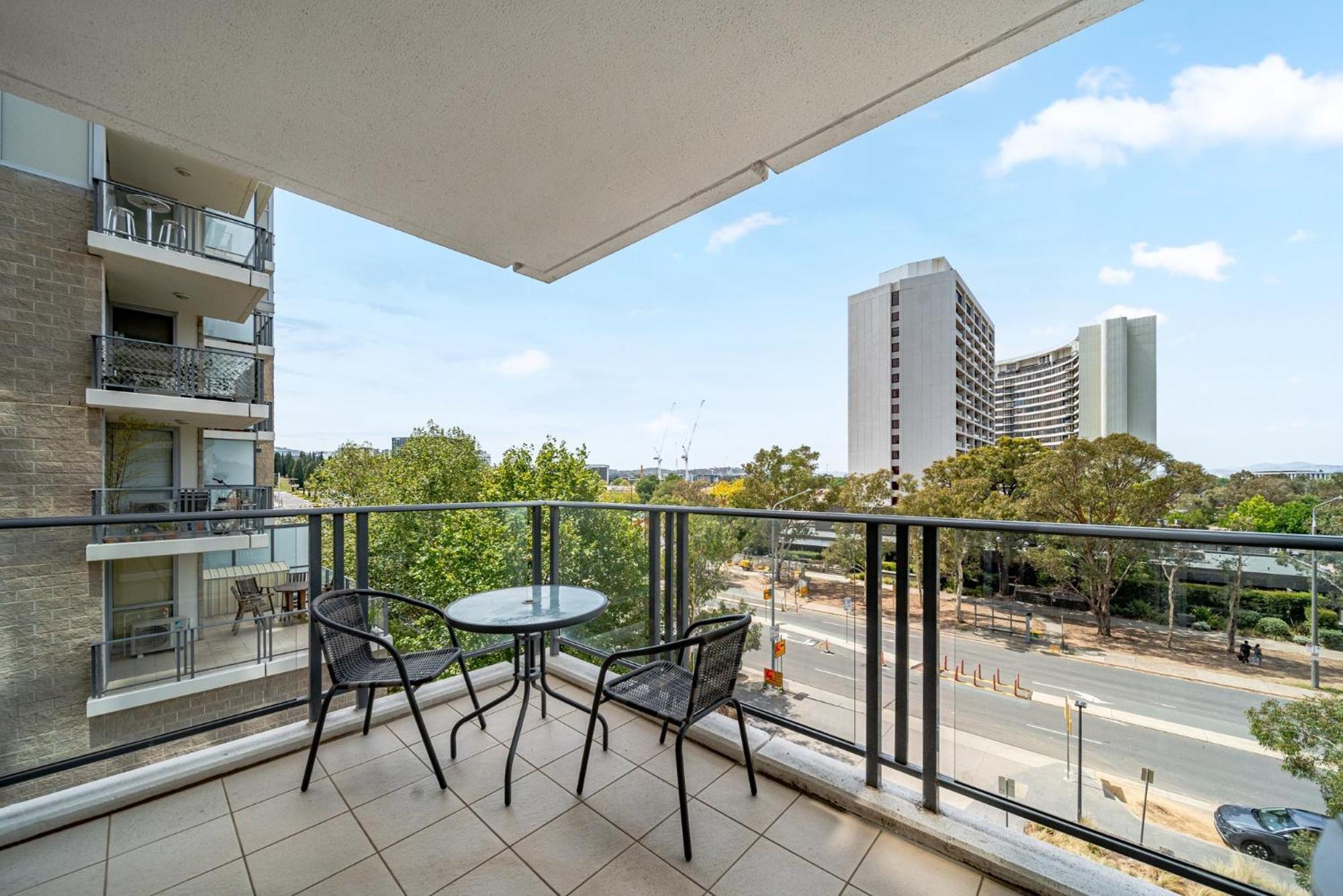 Stylish 1-bed Flat With Pool Bbq & Sauna Access Apartment Canberra