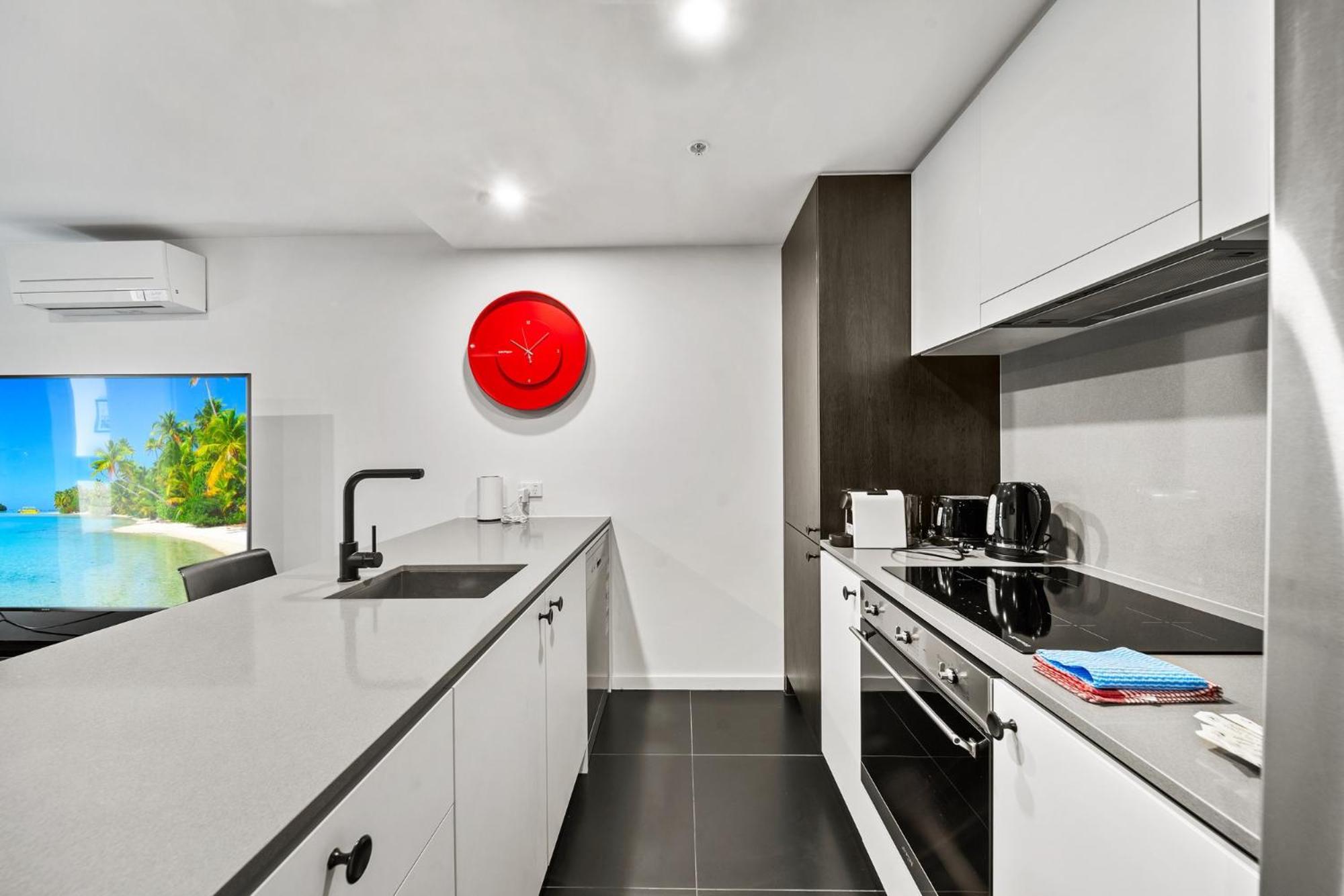 1-bed With Pool And Gym Access