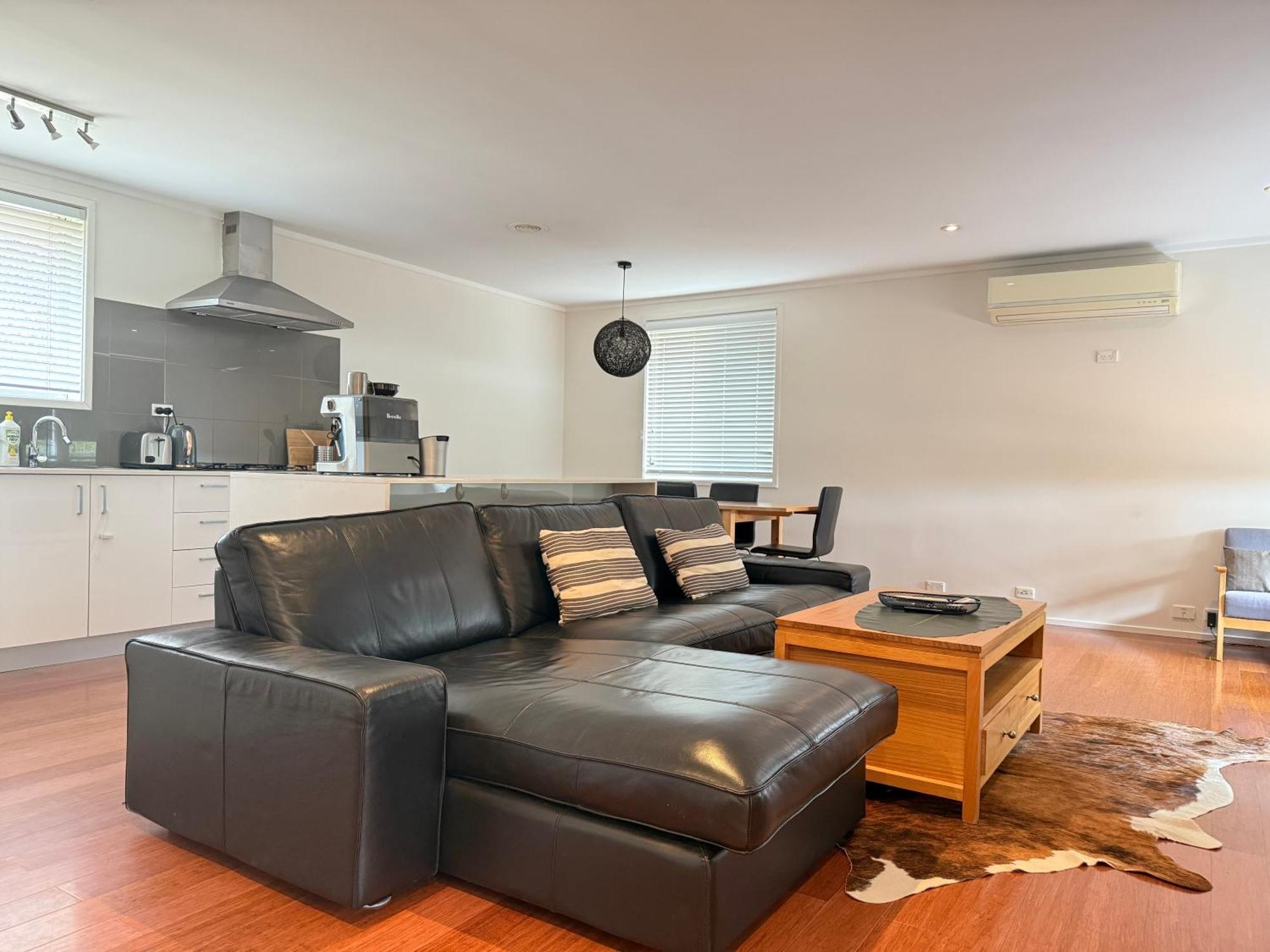 Villa Page 3br House Canberra