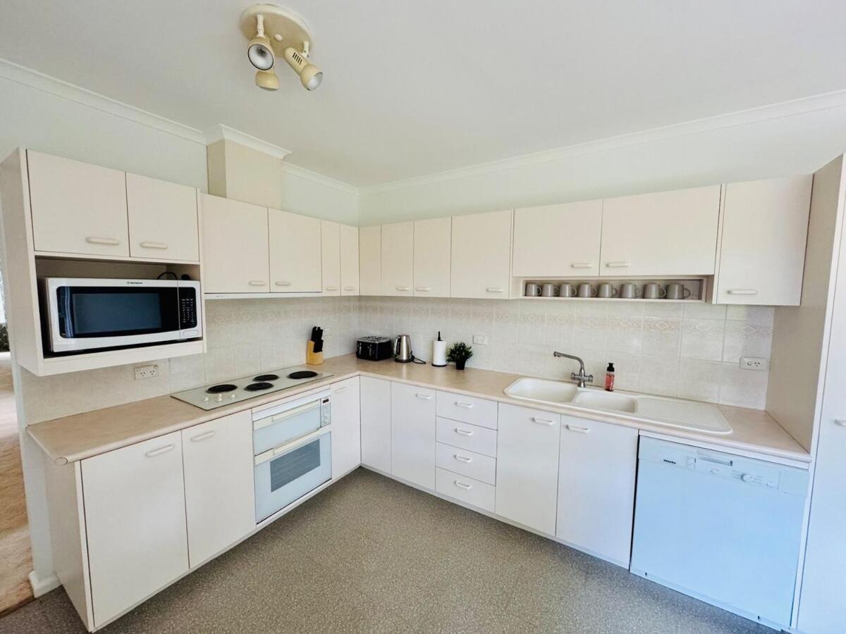 Elegant 4br In Red Hill Canberra