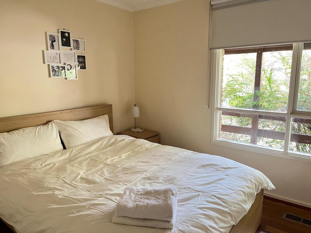 Hawker 4br House Holiday home Canberra