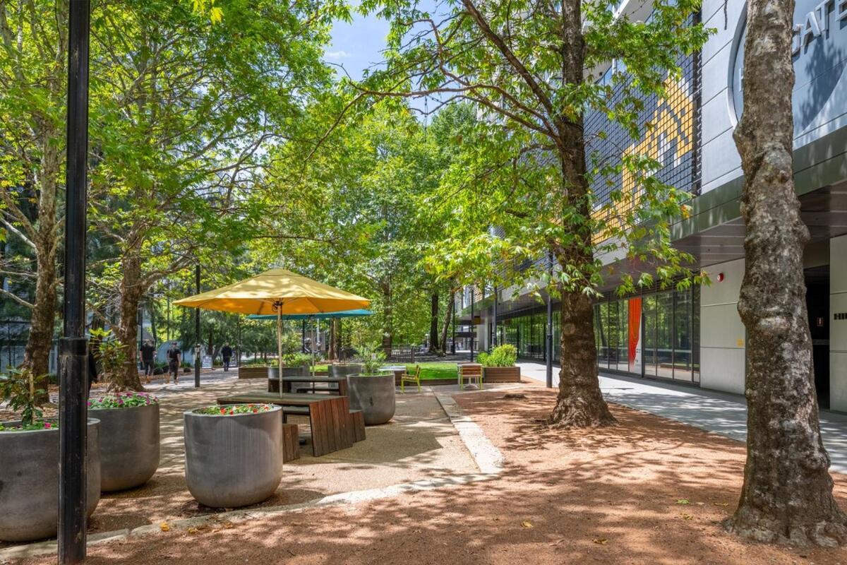 Modern 2b&2b Retreat Await Apartment Canberra