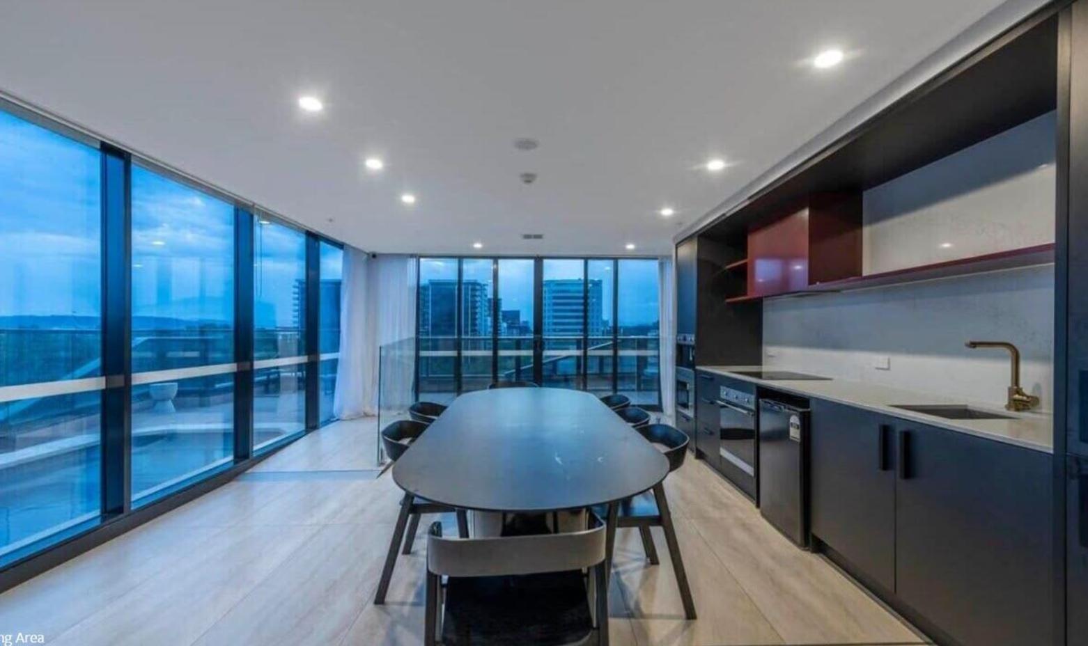 Apartment Cbd - Pool - Sleeps 4 - Parking