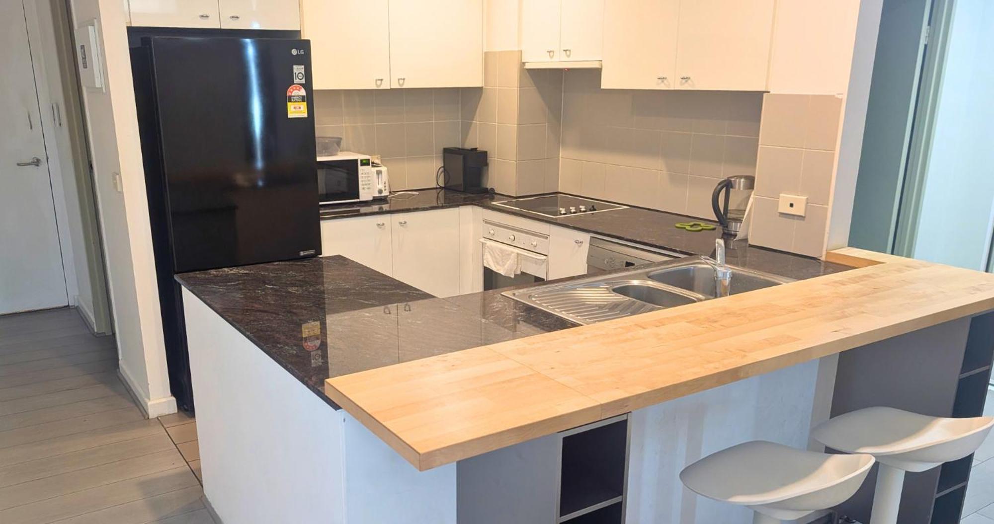 Homestay Dana-cozy Private In Shared Apt-rm 1