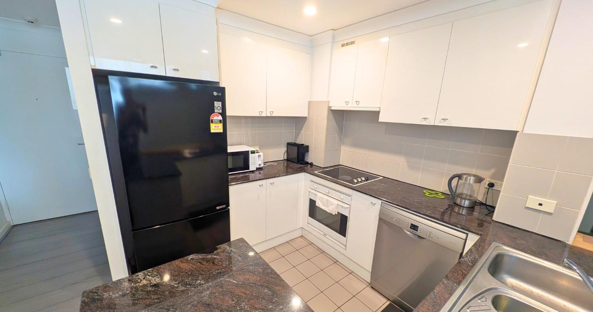 Dana-cozy Private In Shared Apt-rm 1 Homestay