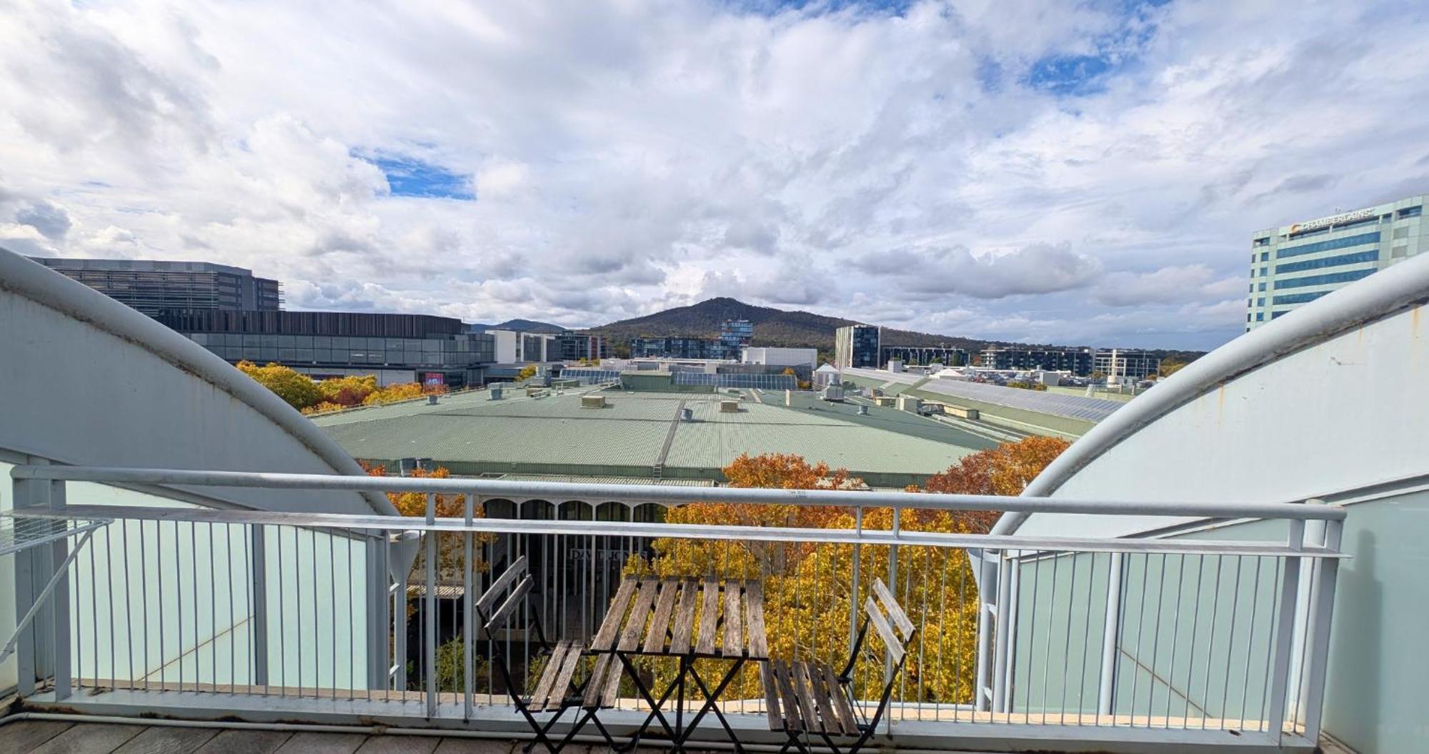 Dana-cozy Private In Shared Apt-rm 1 * Canberra