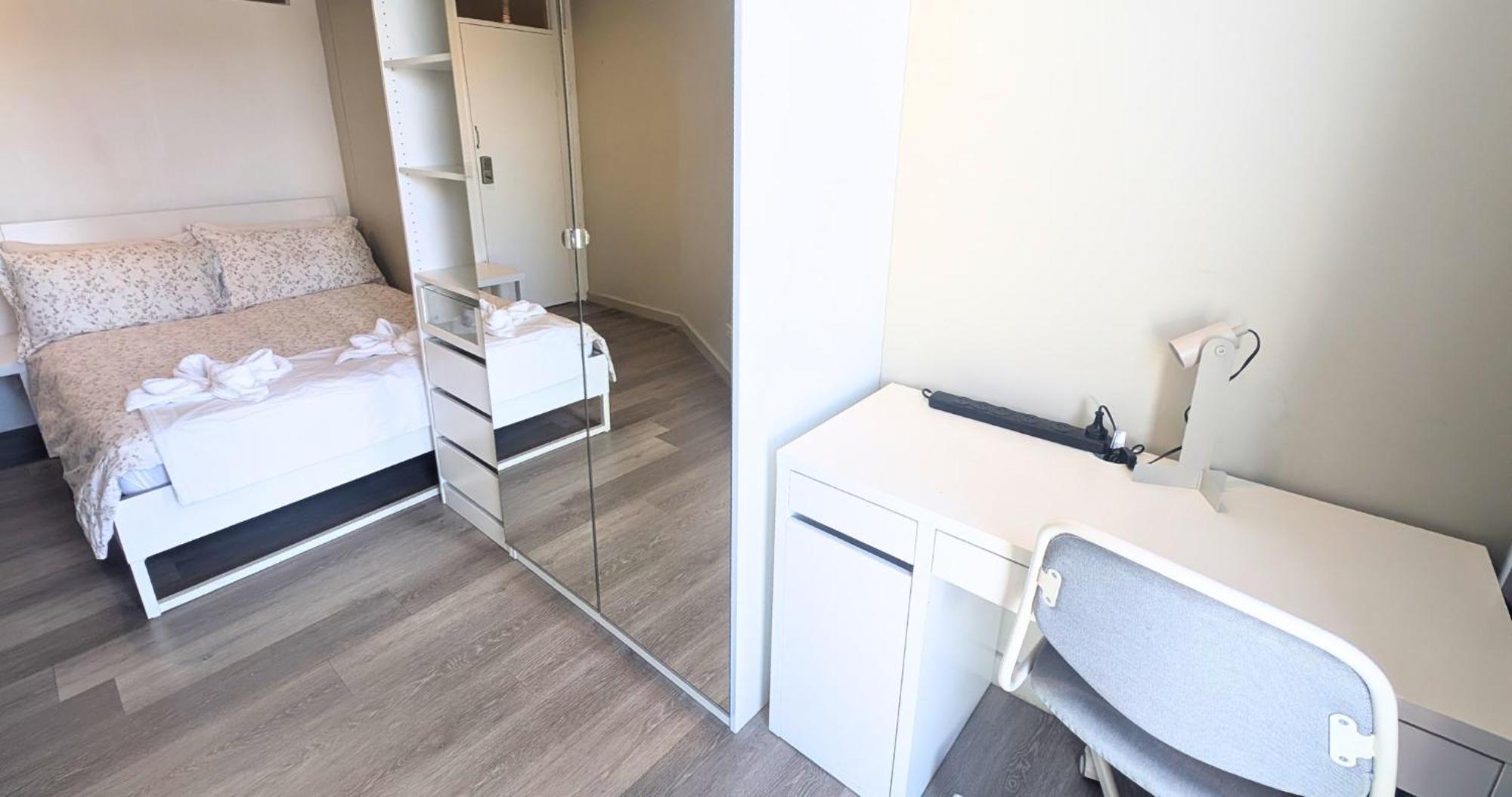 Homestay Dana-cozy Private In Shared Apt-rm 1 *