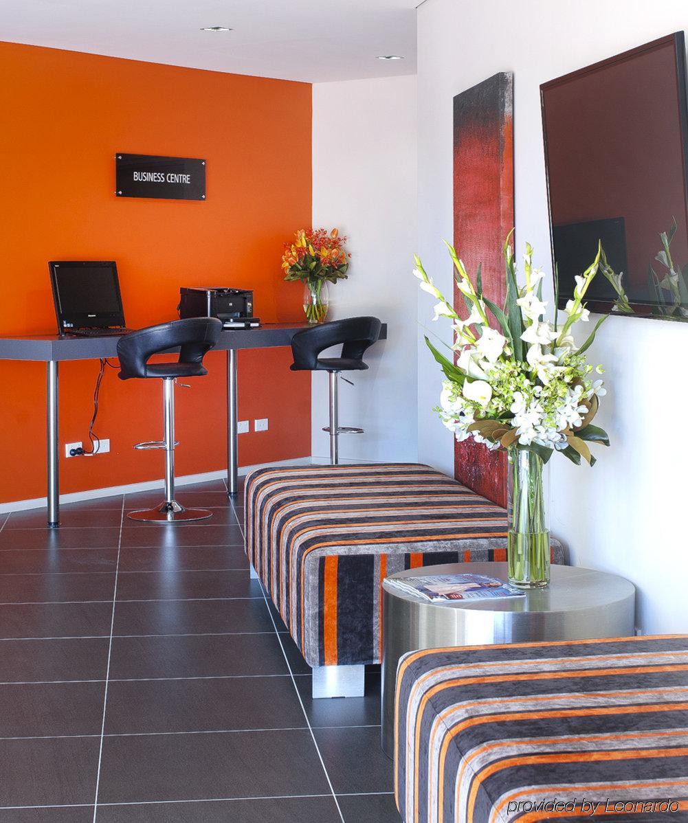 Abode Tuggeranong Aparthotel 4*
