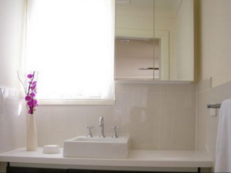 Deakin Apartment *