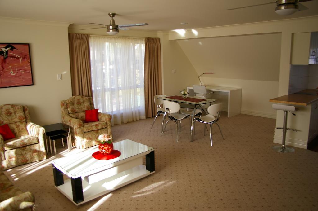 Deakin * Canberra