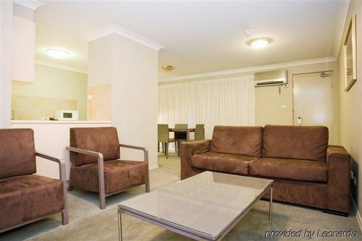 Pinnacle Aparthotel 4*