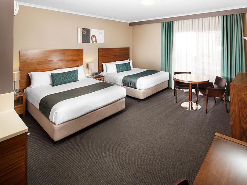 Quality Dickson Hotel 4*