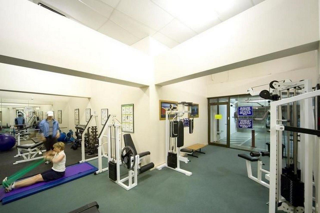 Aparthotel Breakfree Capital Tower 4*