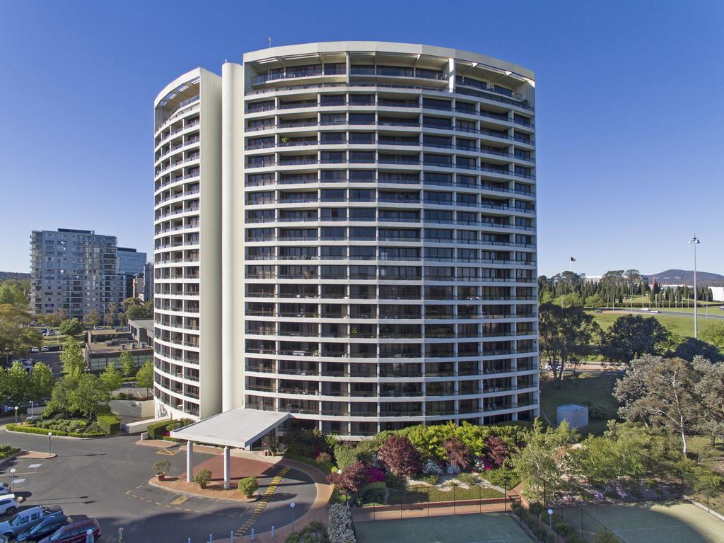 Breakfree Capital Tower Aparthotel 4*