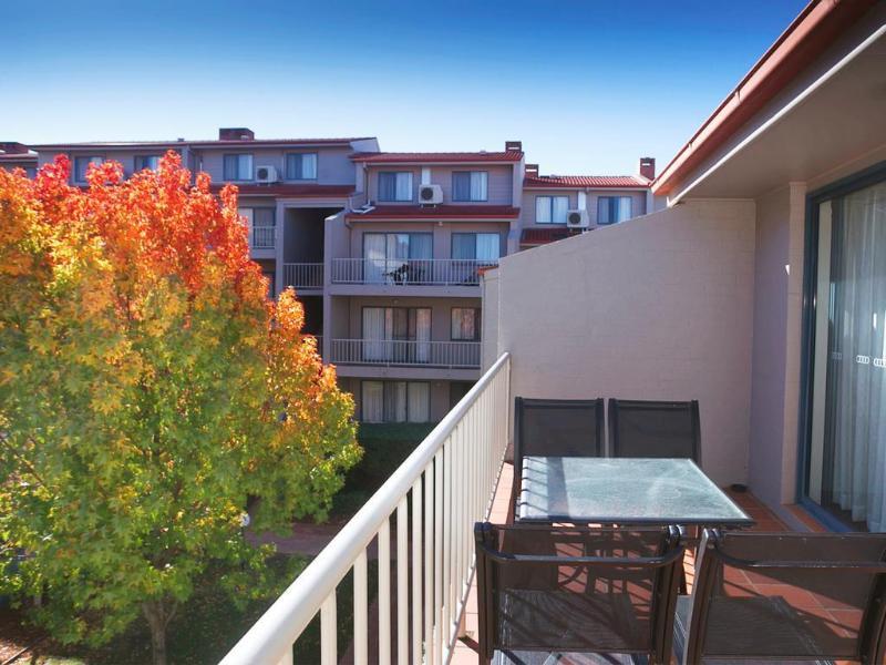 Pinnacle Aparthotel Canberra