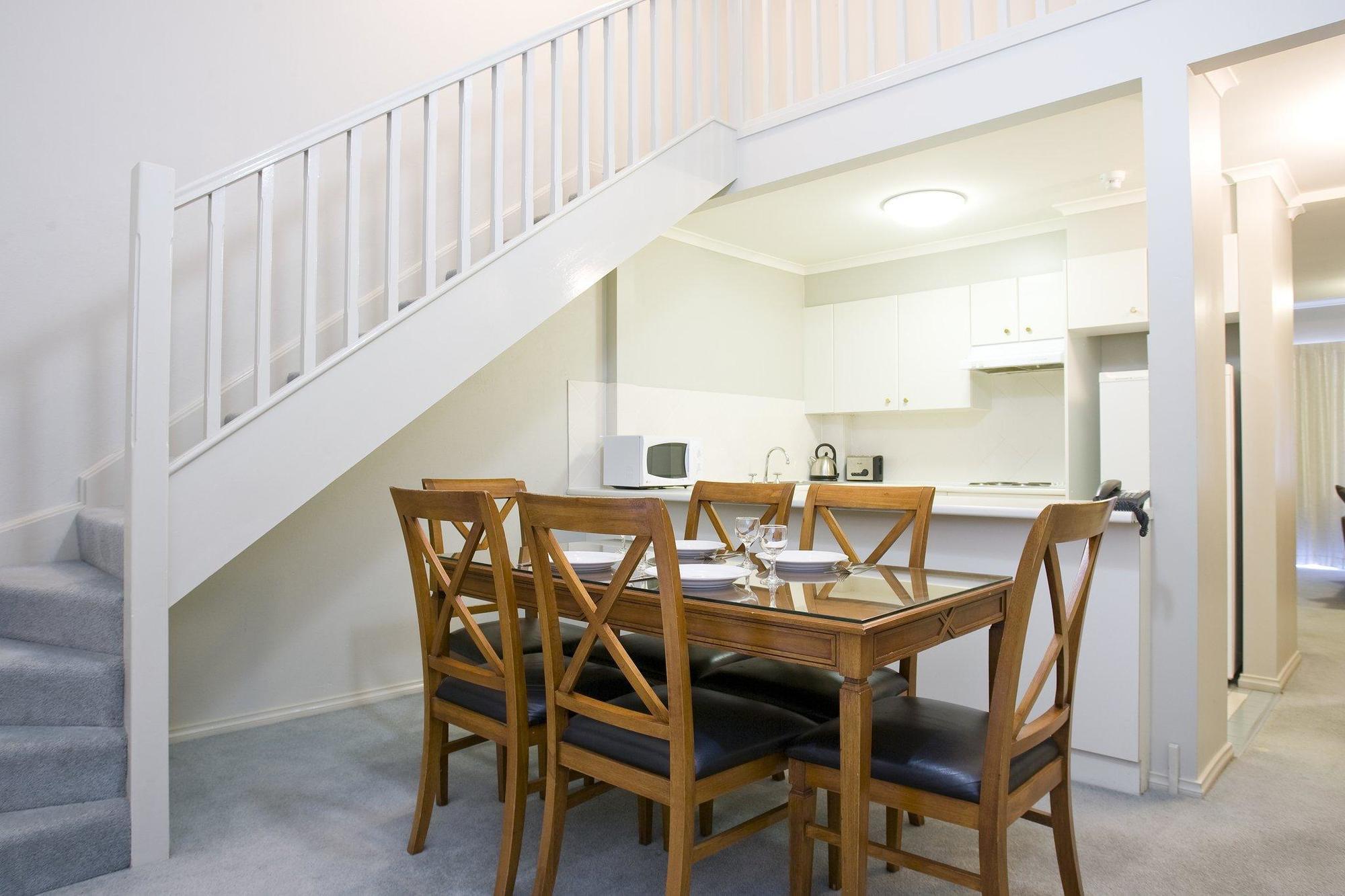 Pinnacle Aparthotel Canberra