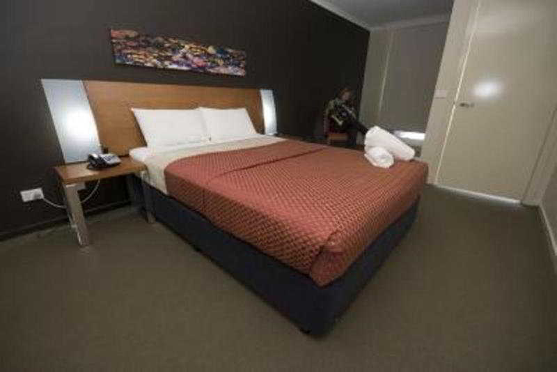 Clifton Suites On Northbourne Hotel 2*