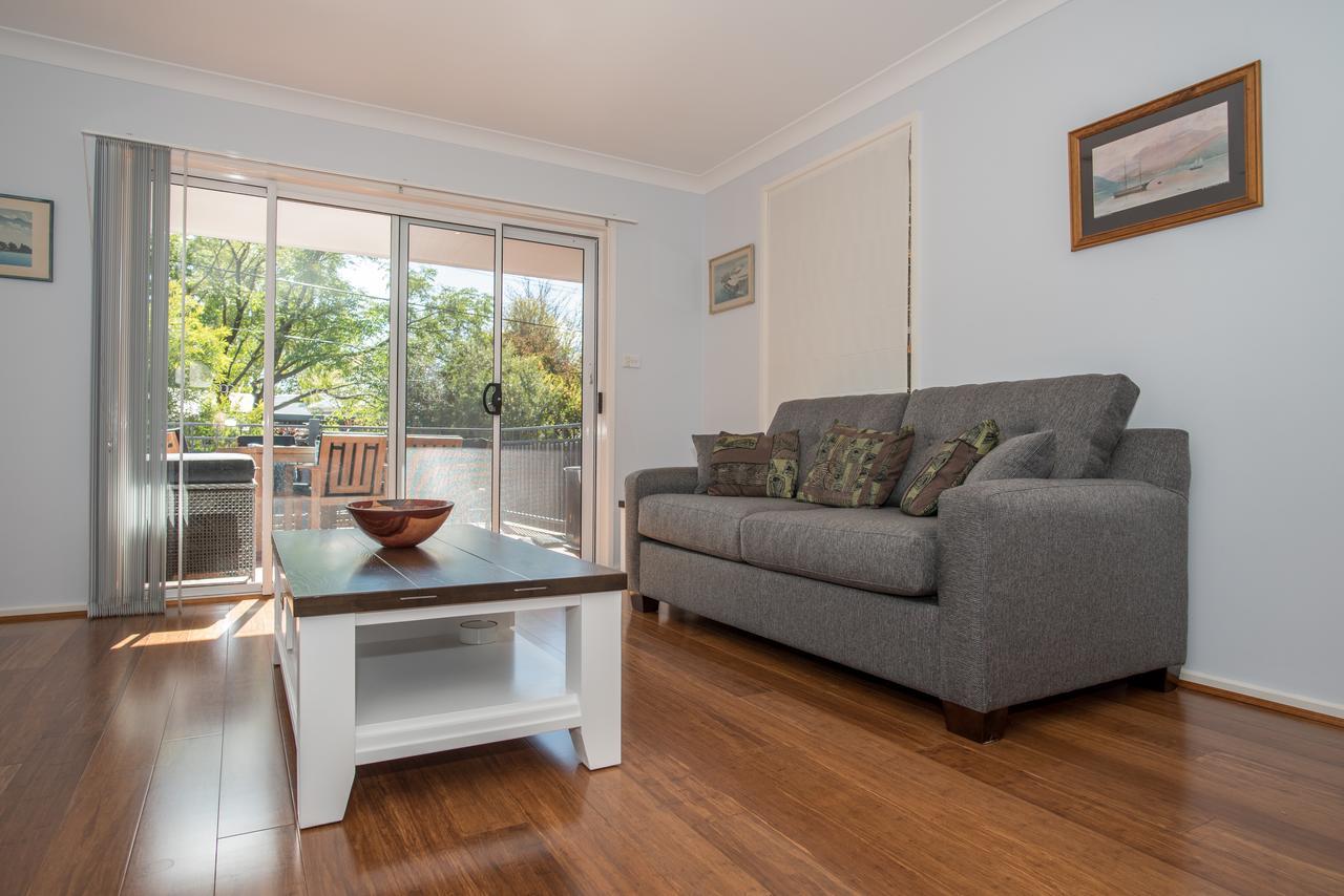 Bed & Breakfast The White House Canberra