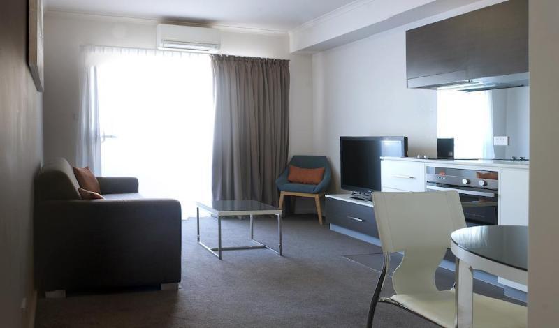 Abode Tuggeranong 4*