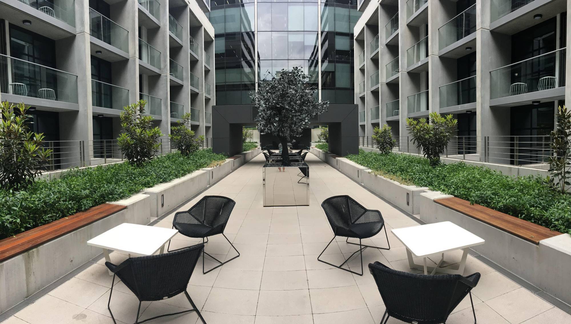 Hotel Avenue Canberra