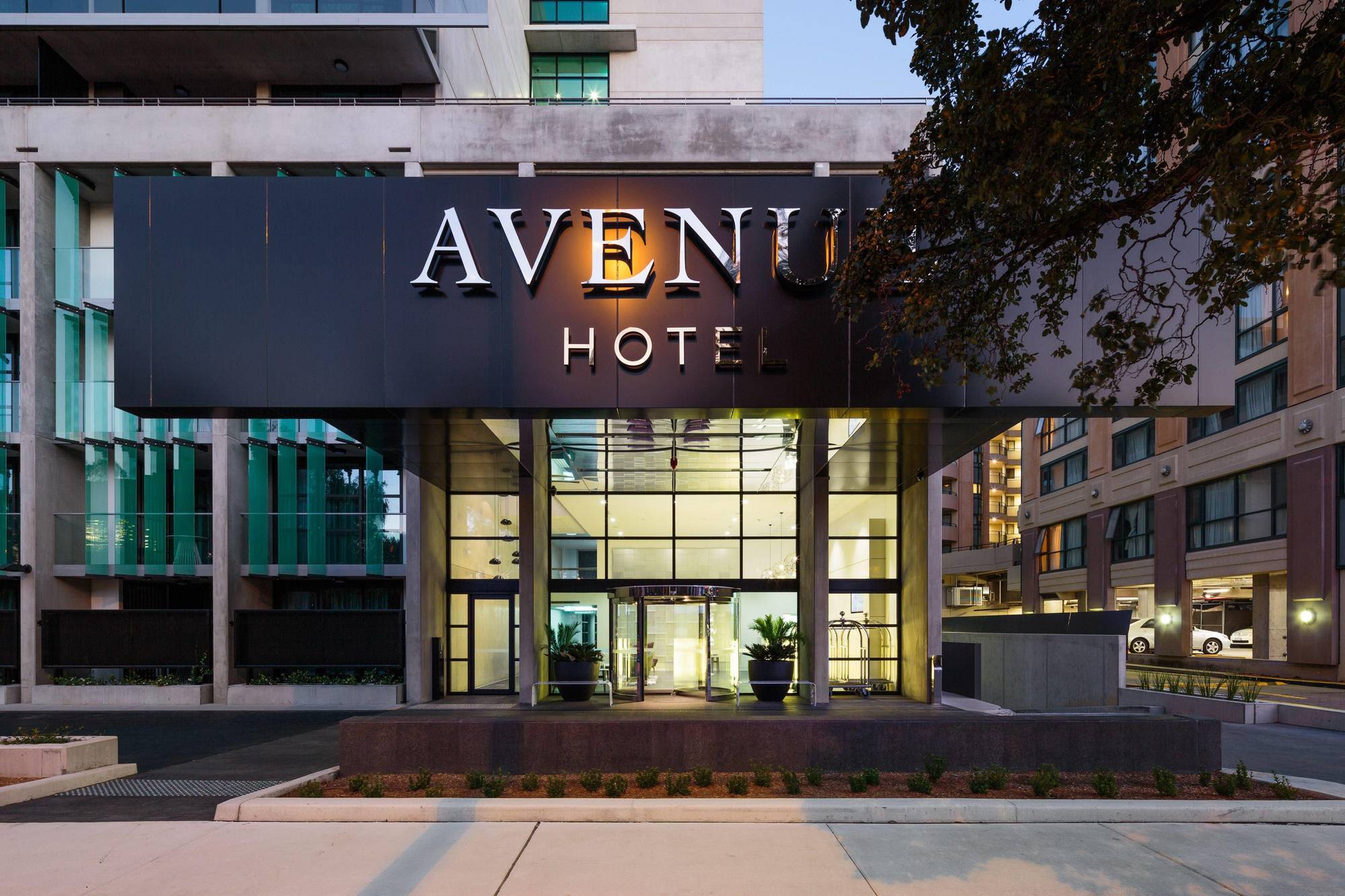 Hotel Avenue Canberra